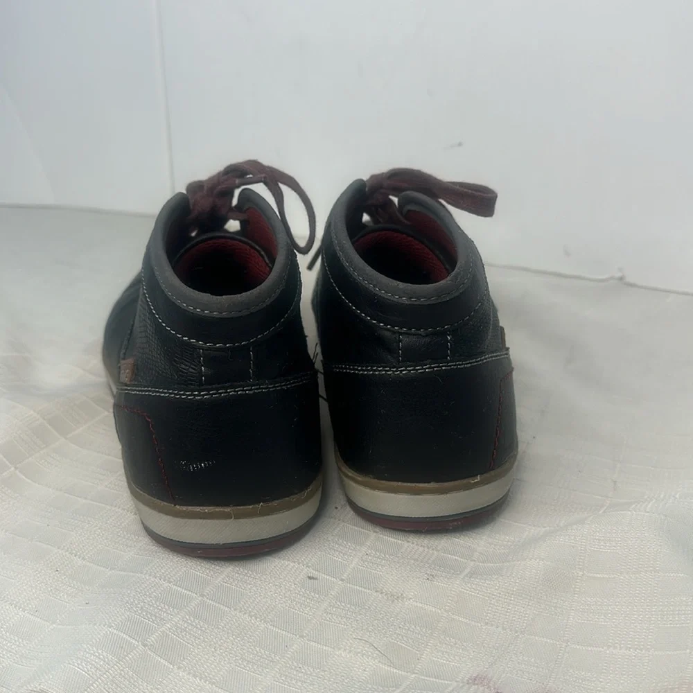 Vince Mens Chukka  boots in black and red